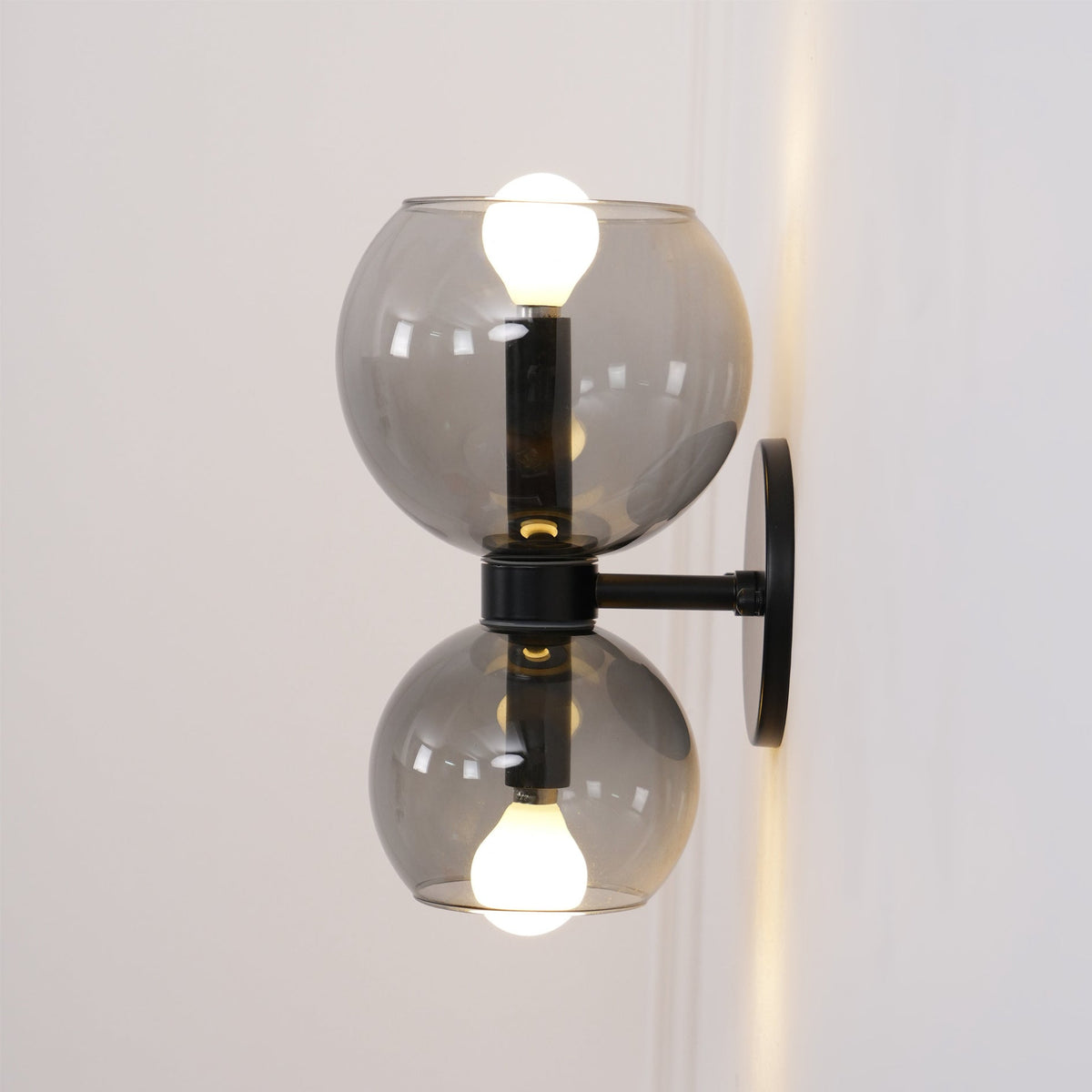 Vakker Limited Betty Pearl Glass Sconce — Detail View 12