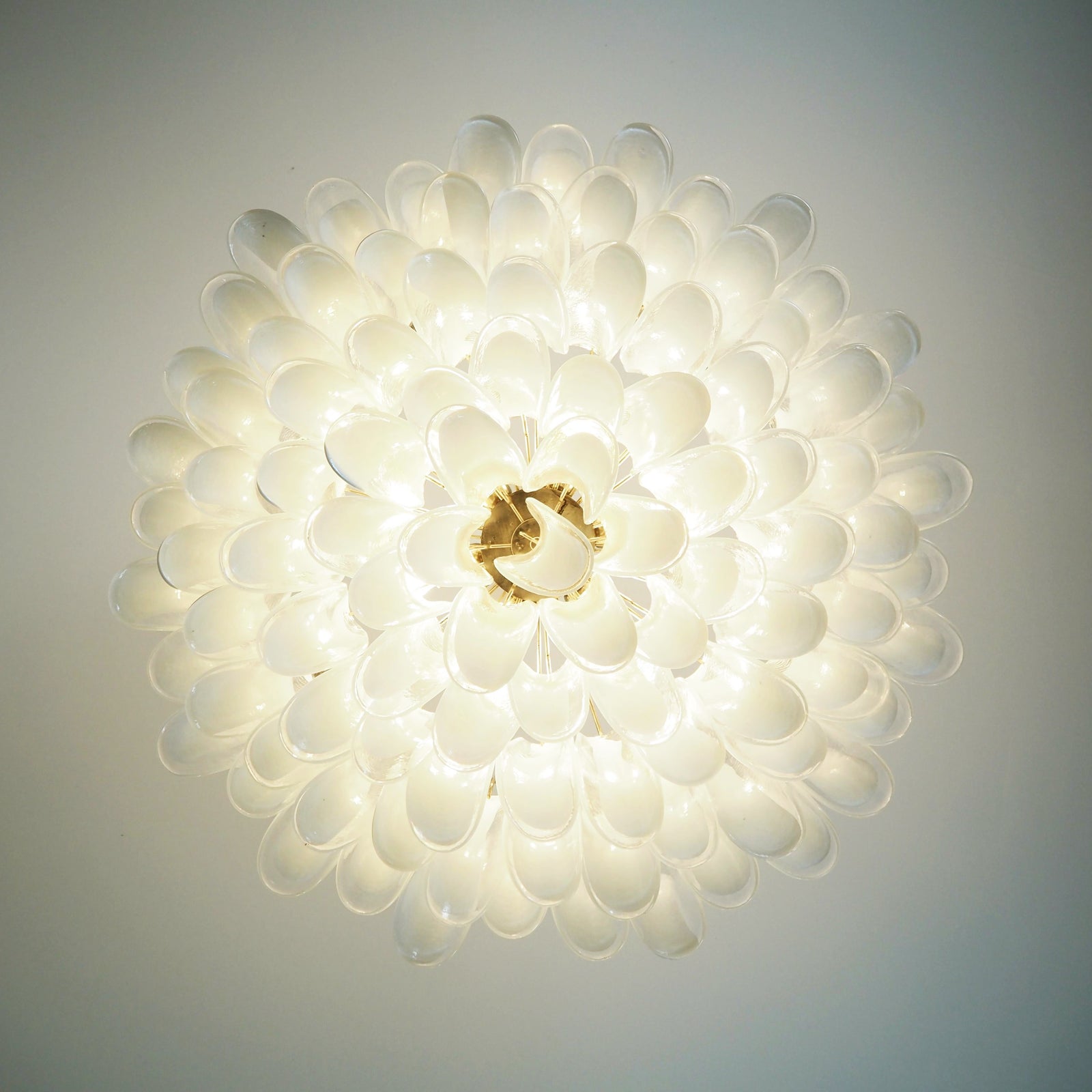 Petals White Murano Chandelier - Vakkerlight