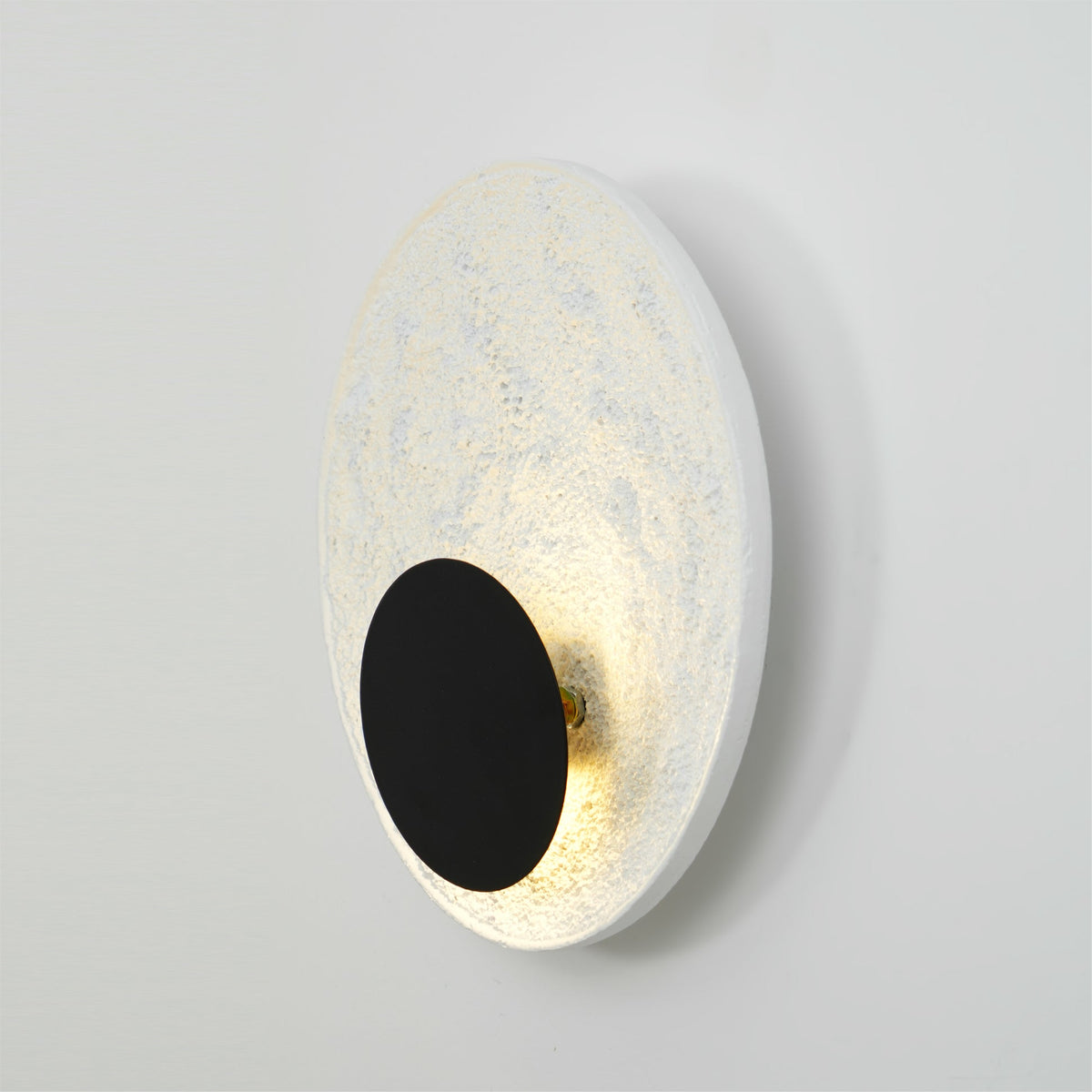 Vakker Limited Resin Circular Wall Lamp — Detail View 18