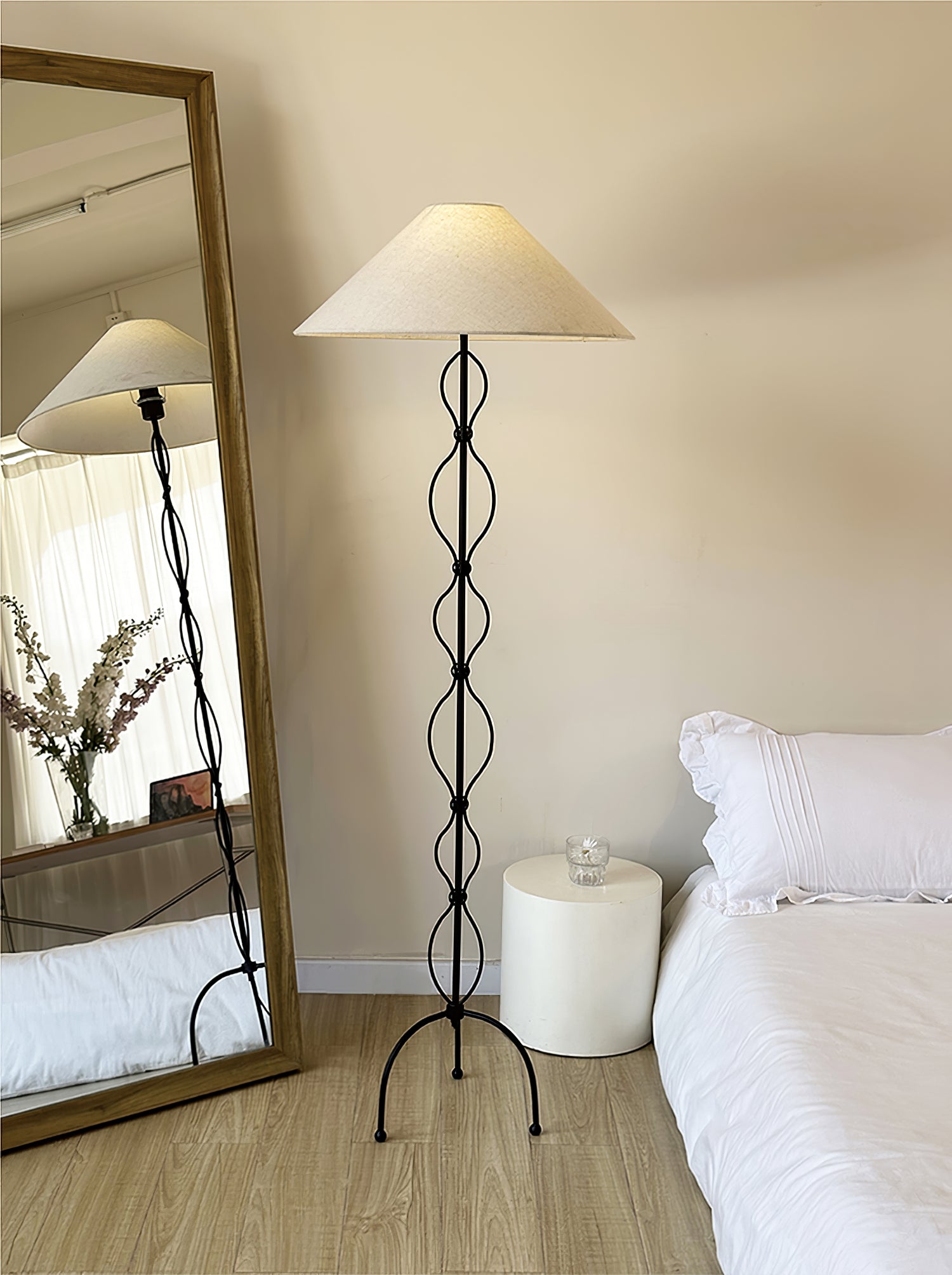 Minimalist Iron Twist Floor Lamp - Vakkerlight