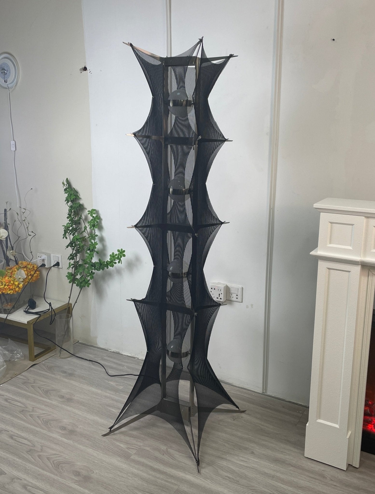 Noir Mesh Tower Floor Lamp - Vakkerlight