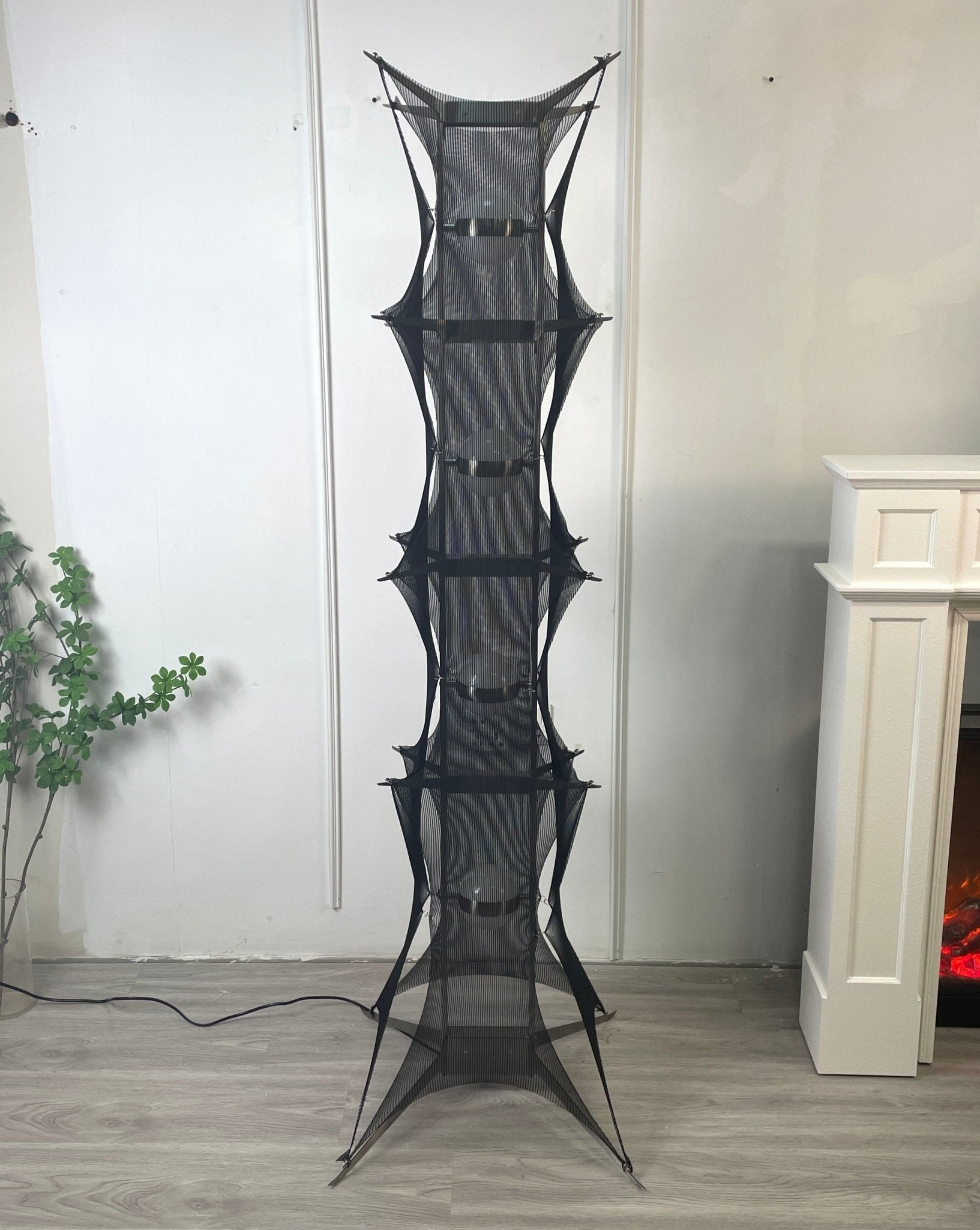 Noir Mesh Tower Floor Lamp - Vakkerlight