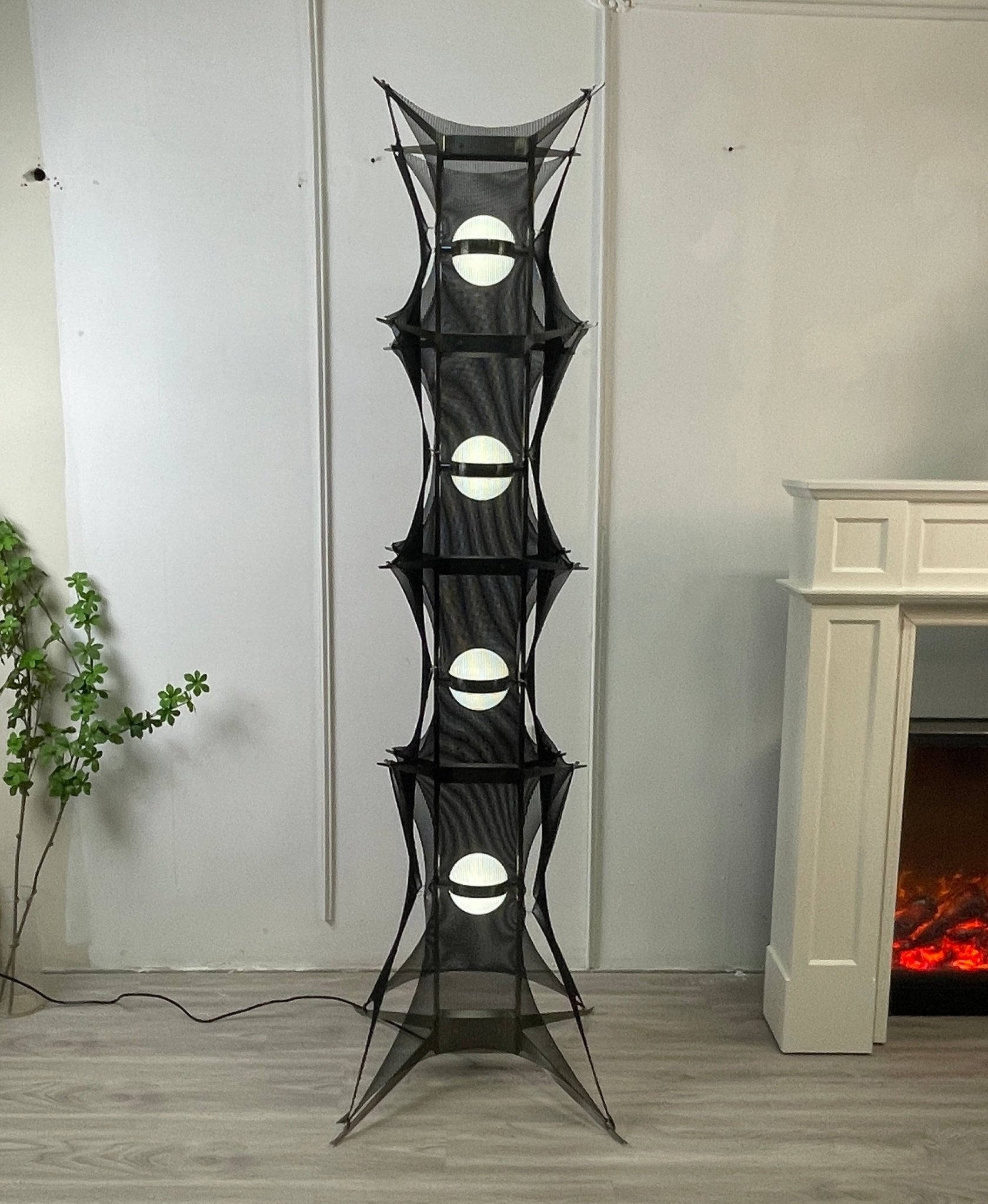 Noir Mesh Tower Floor Lamp - Vakkerlight