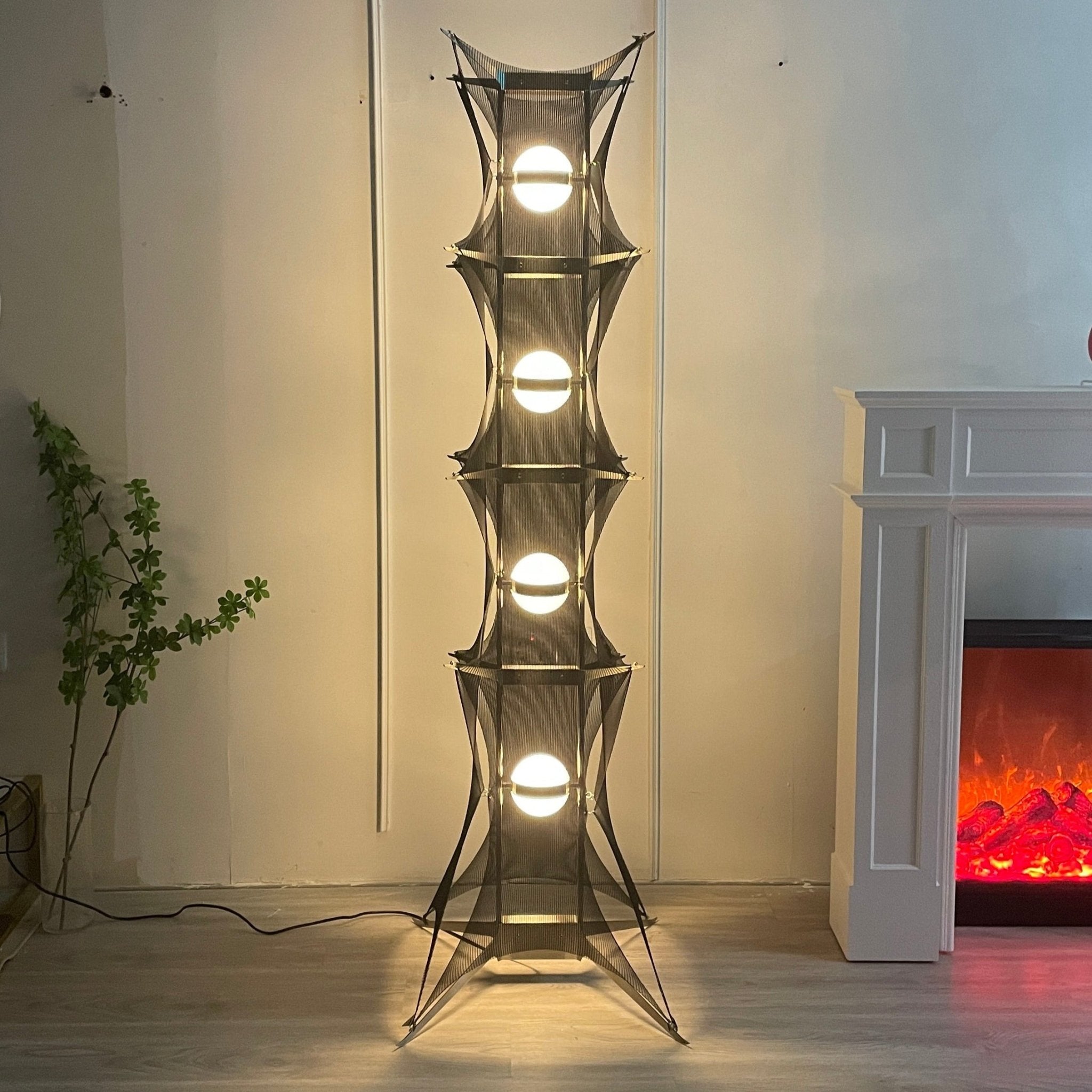 Noir Mesh Tower Floor Lamp - Vakkerlight