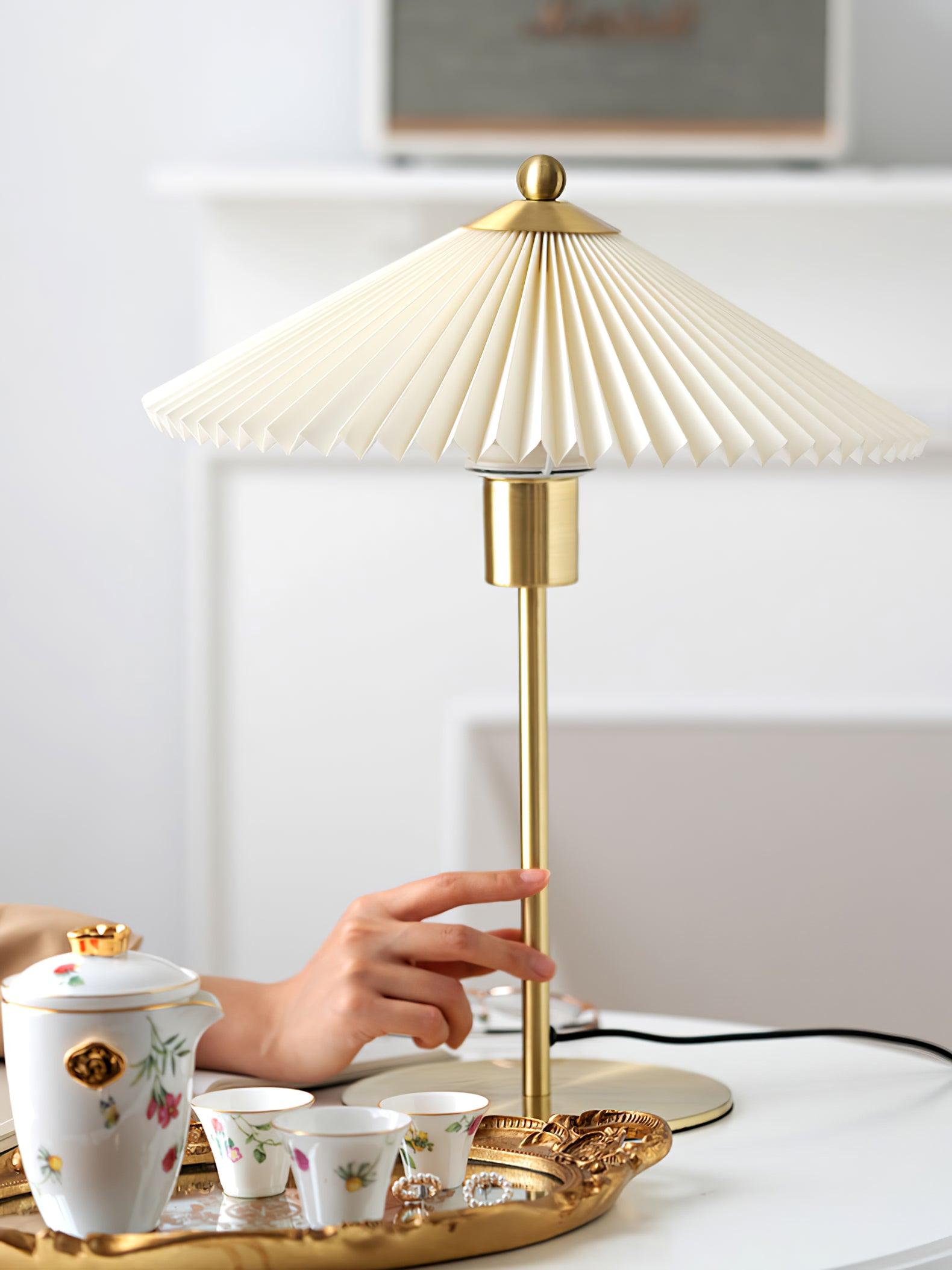 Perla Pleated Table Lamp - Vakkerlight
