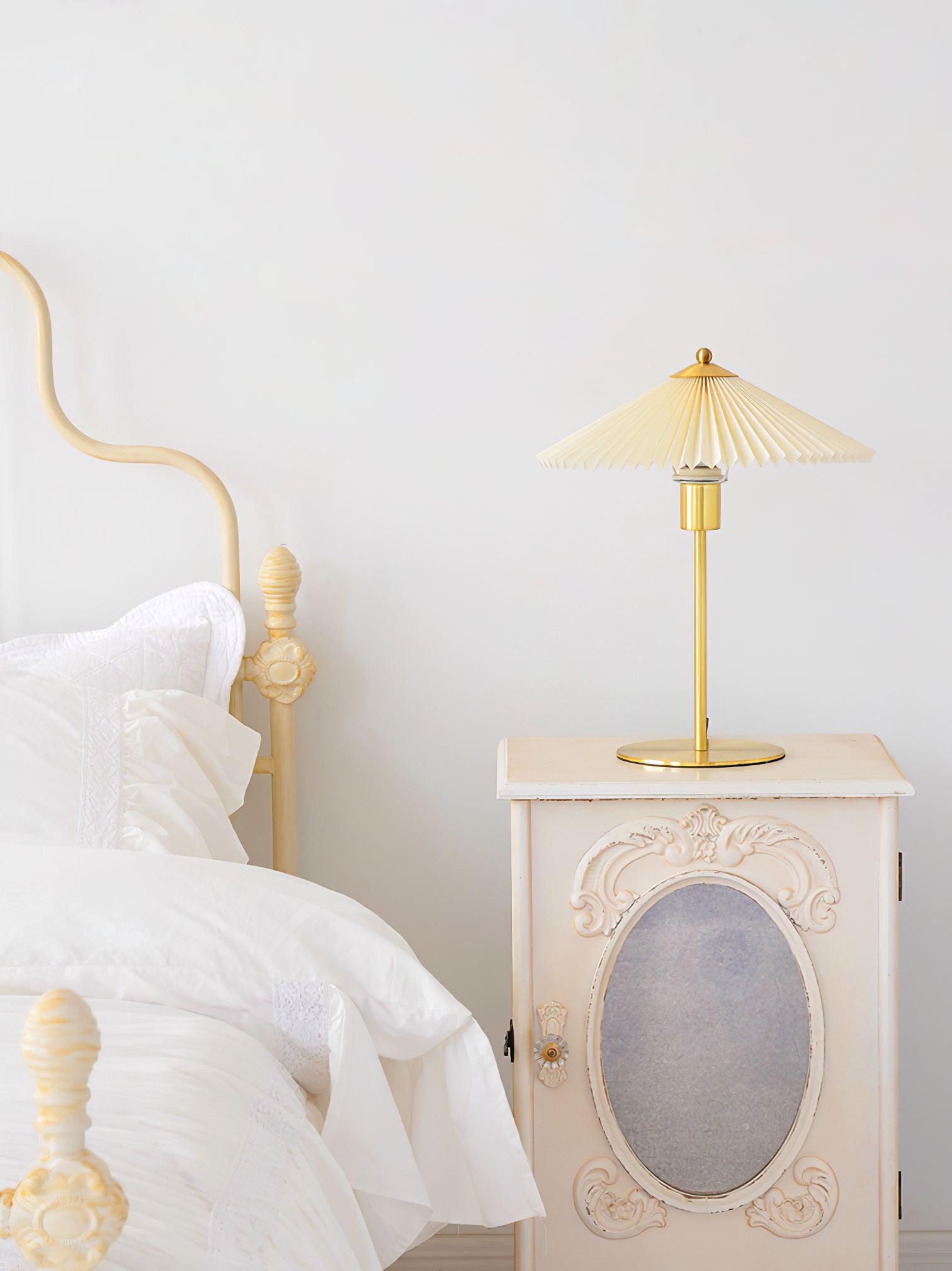 Perla Pleated Table Lamp - Vakkerlight