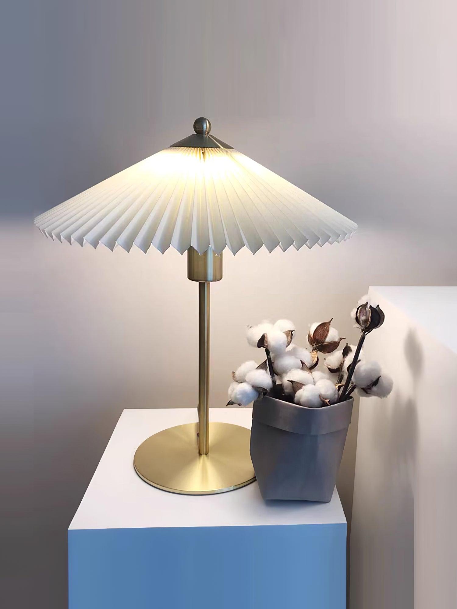 Perla Pleated Table Lamp - Vakkerlight