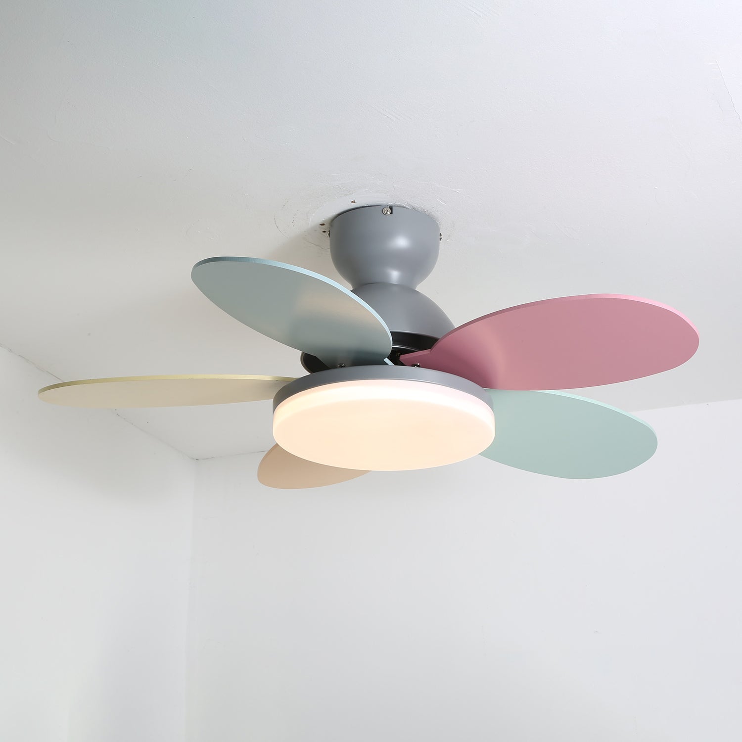 Petalo Ceiling Fan Light - Vakkerlight