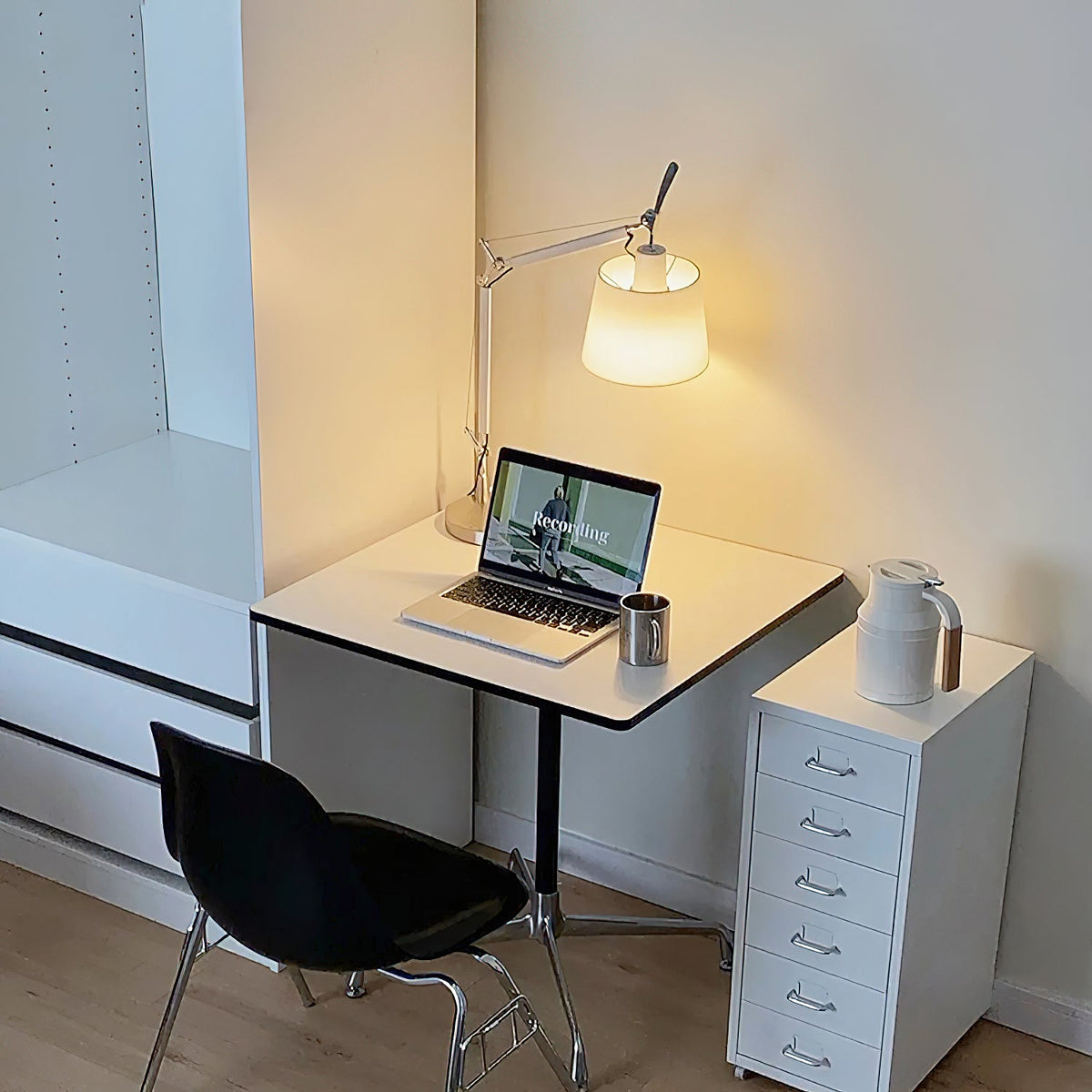 Vakker Limited Aluminum Articulating Table Lamp — Detail View 6