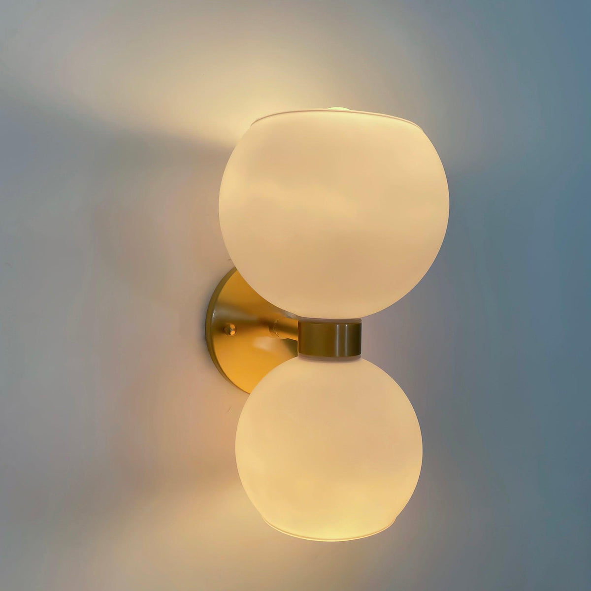 Vakker Limited Betty Pearl Glass Sconce — Detail View 30