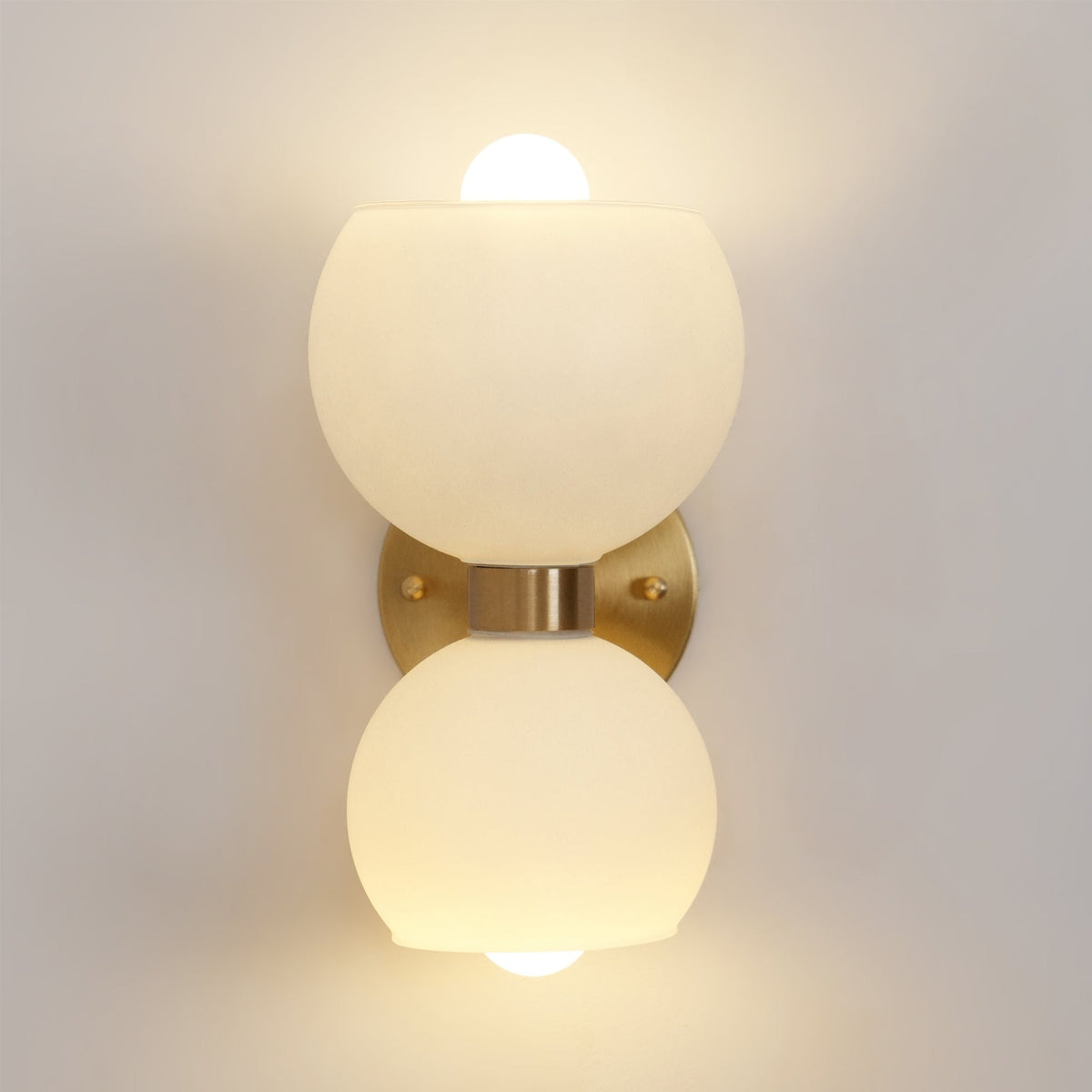 Vakker Limited Betty Pearl Glass Sconce — Detail View 11