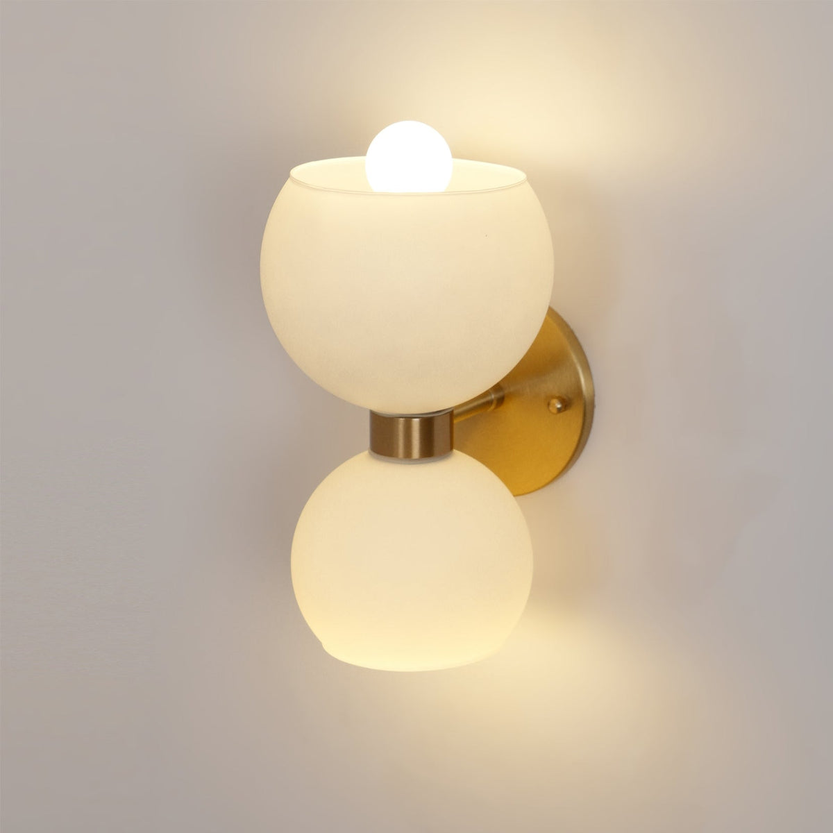Vakker Limited Betty Pearl Glass Sconce — Detail View 13