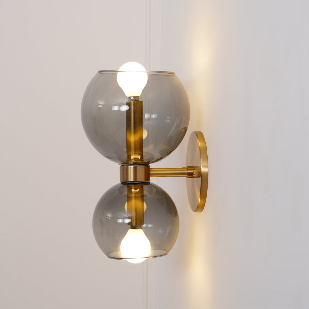 Vakker Limited Betty Pearl Glass Sconce — Detail View 18