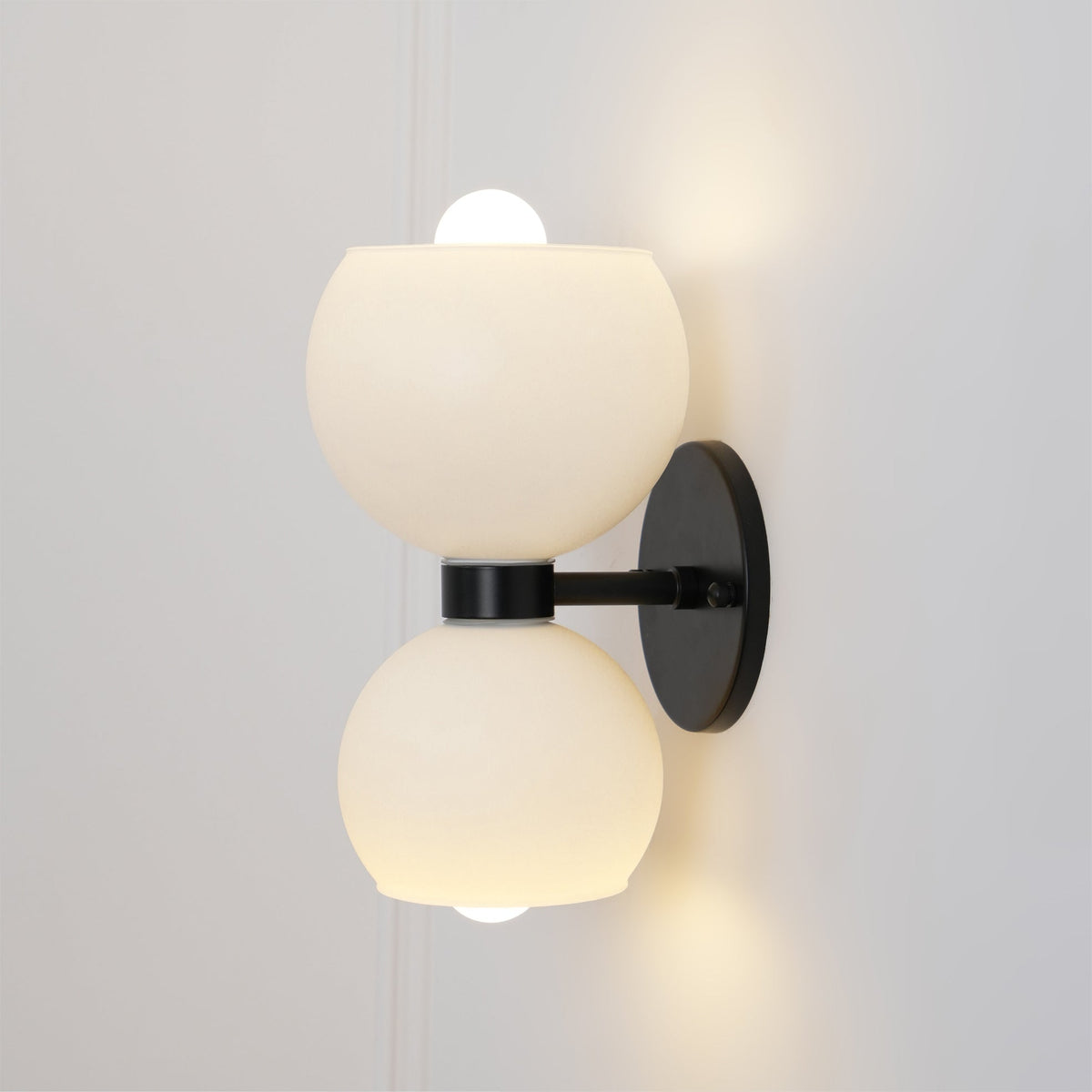 Vakker Limited Betty Pearl Glass Sconce — Detail View 19