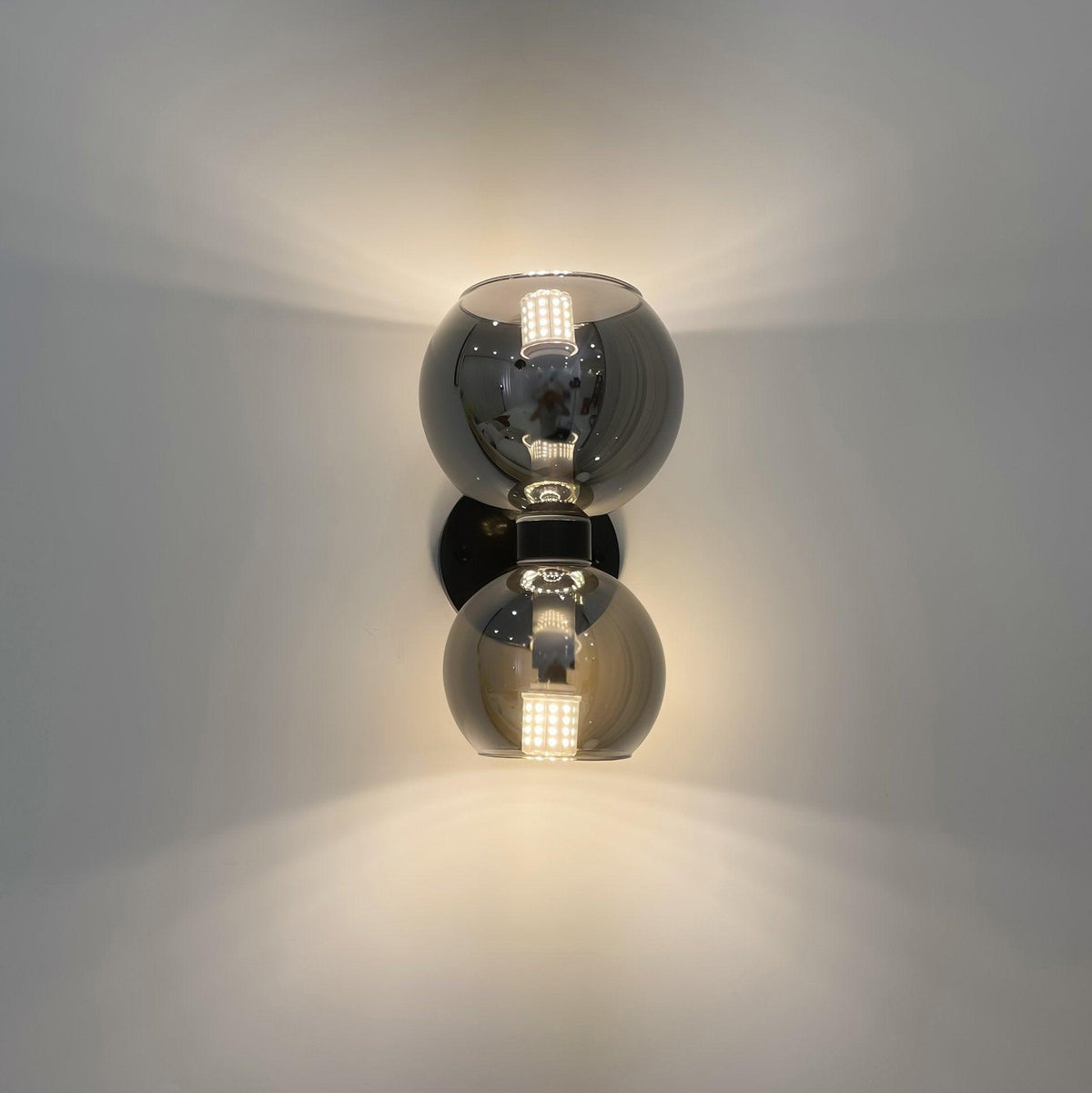 Vakker Limited Betty Pearl Glass Sconce — Detail View 21