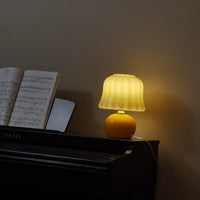 Creamy Mushroom Table Lamp - Vakkerlight