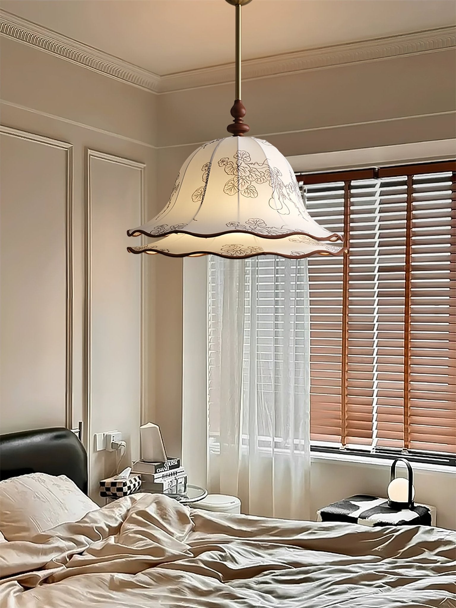 Emilia Floral Pendant Lamp - Vakkerlight