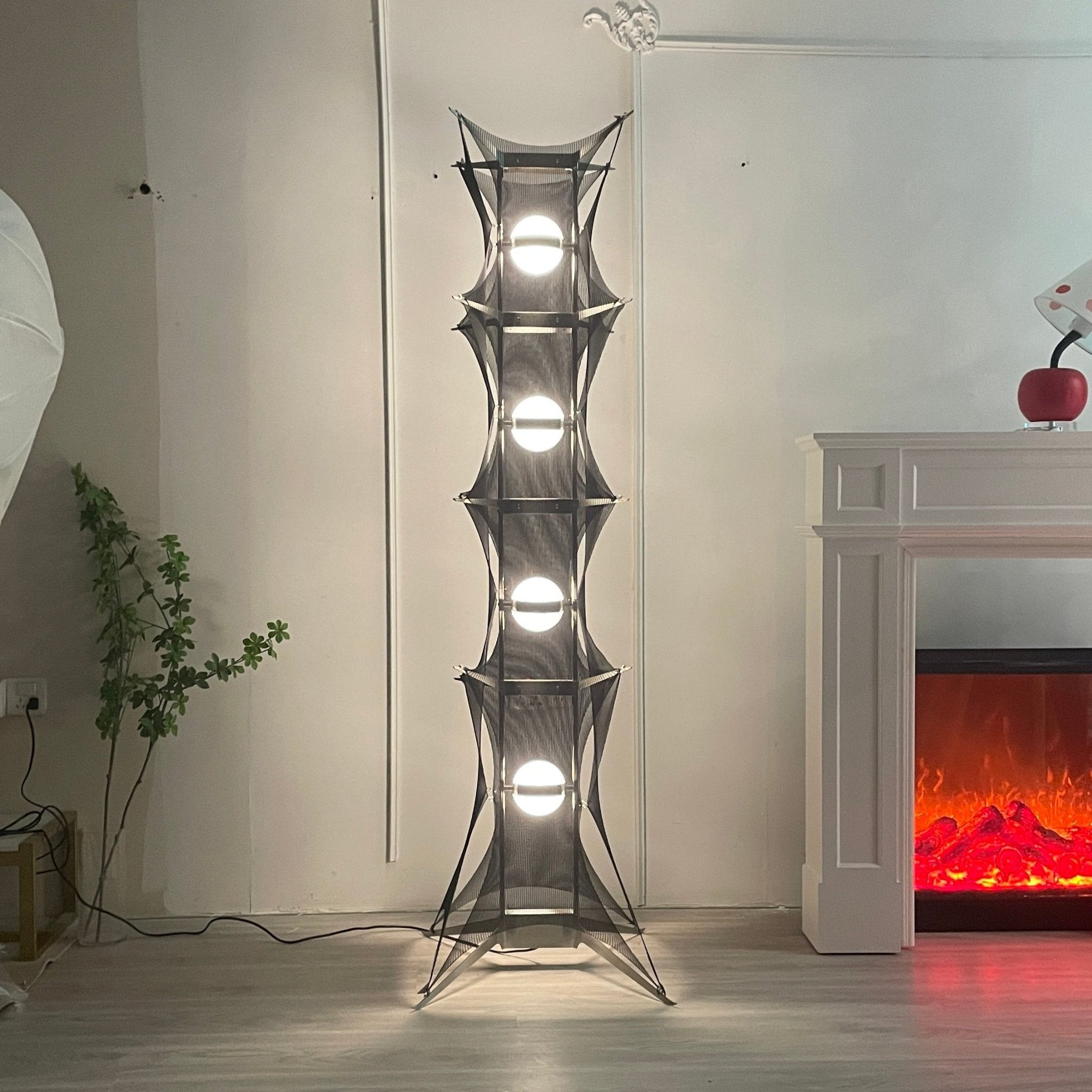 Noir Mesh Tower Floor Lamp - Vakkerlight
