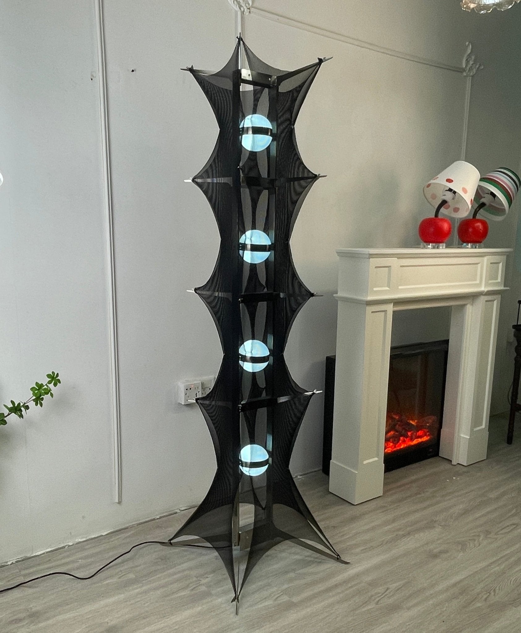 Noir Mesh Tower Floor Lamp - Vakkerlight