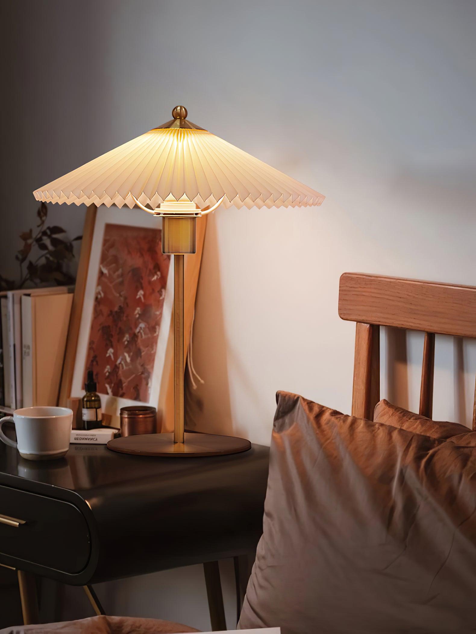 Perla Pleated Table Lamp - Vakkerlight