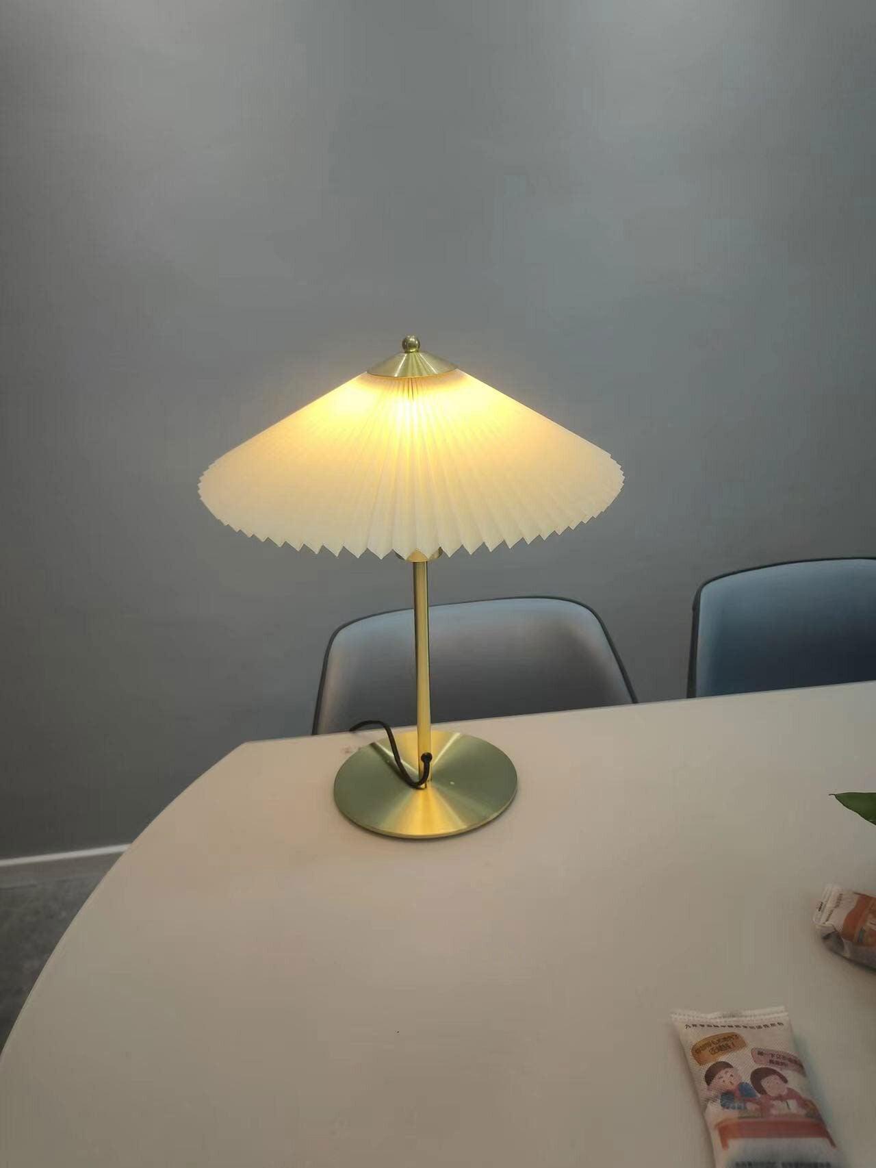 Perla Pleated Table Lamp - Vakkerlight