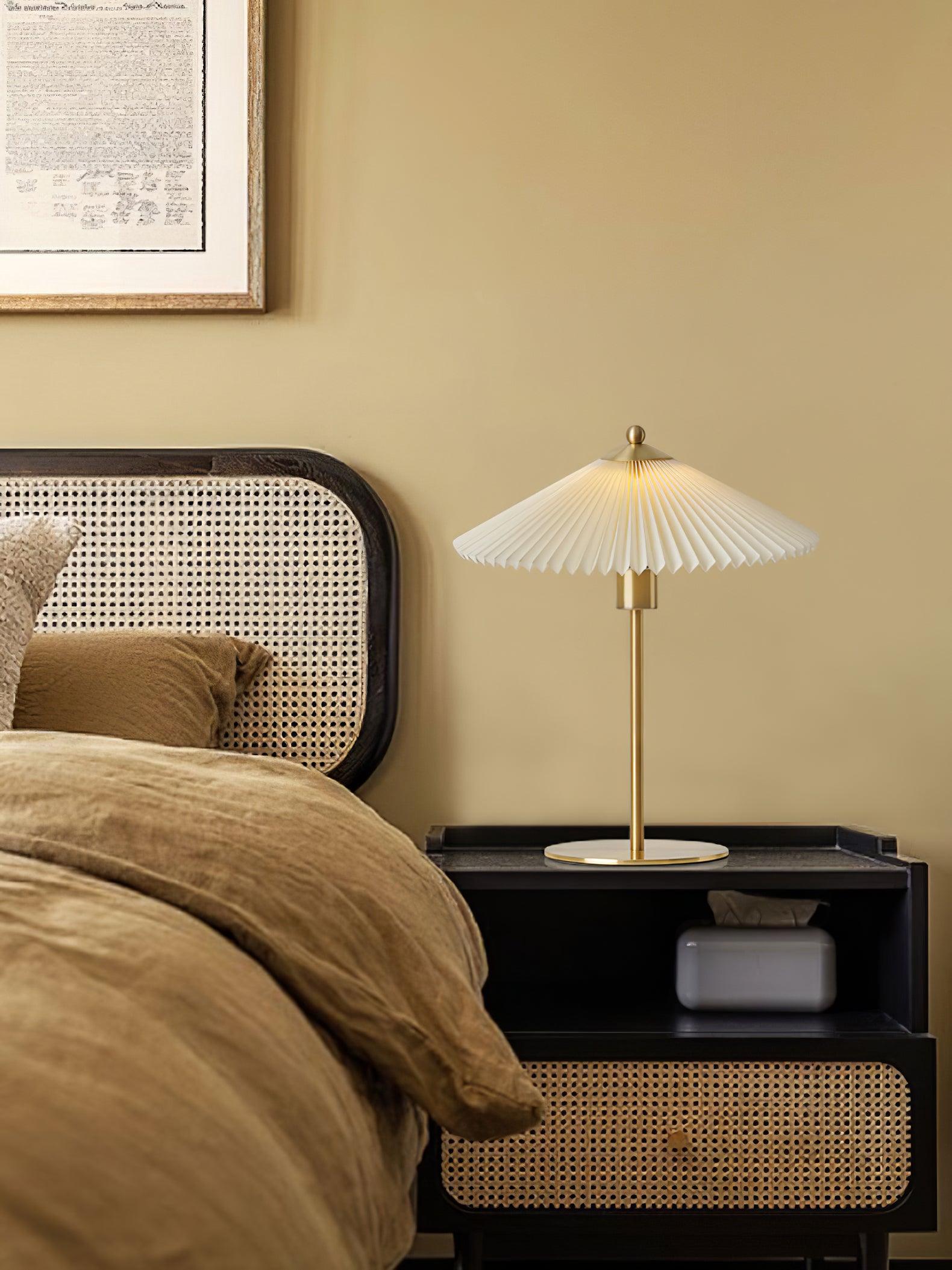 Perla Pleated Table Lamp - Vakkerlight