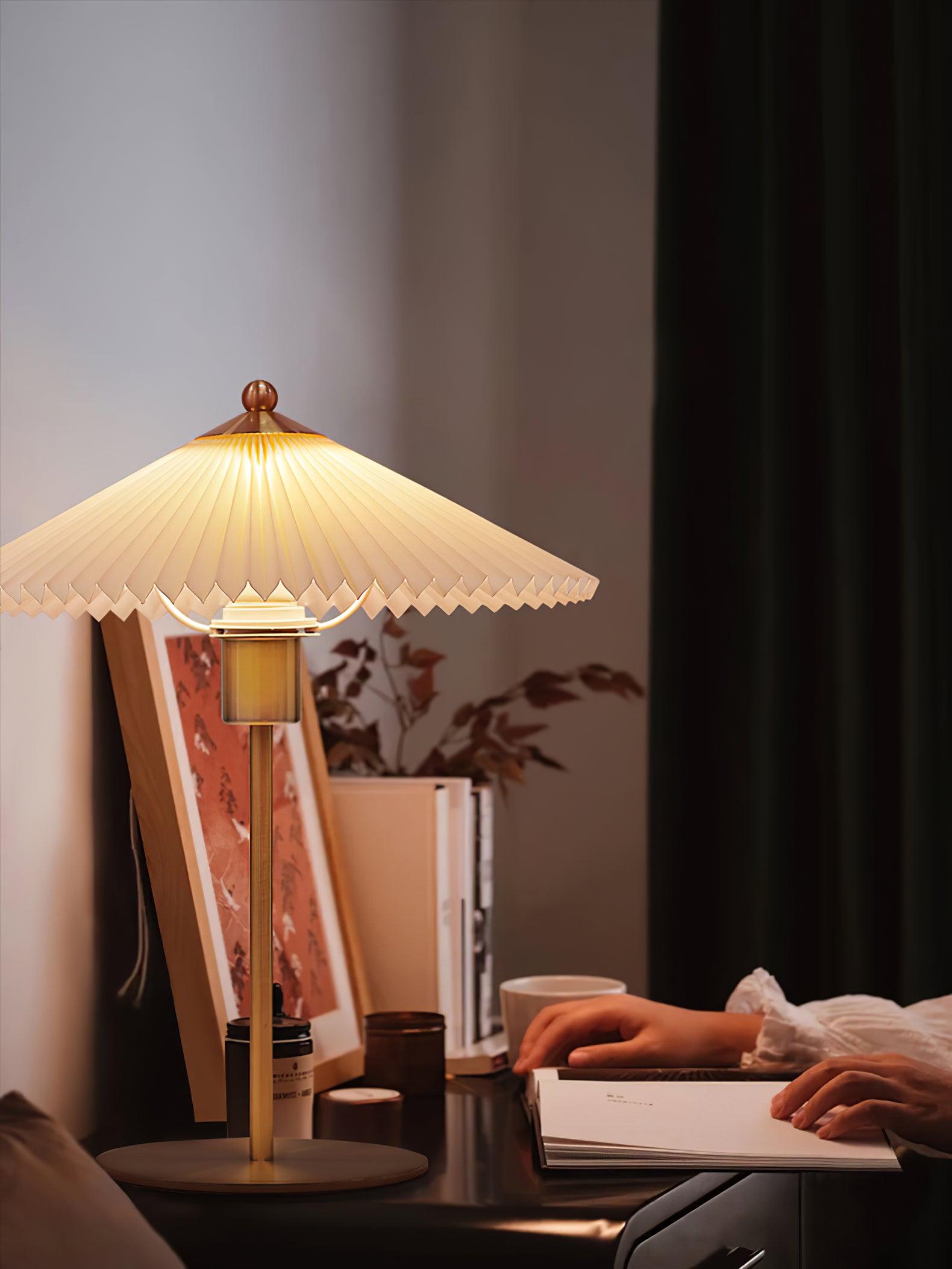 Perla Pleated Table Lamp - Vakkerlight
