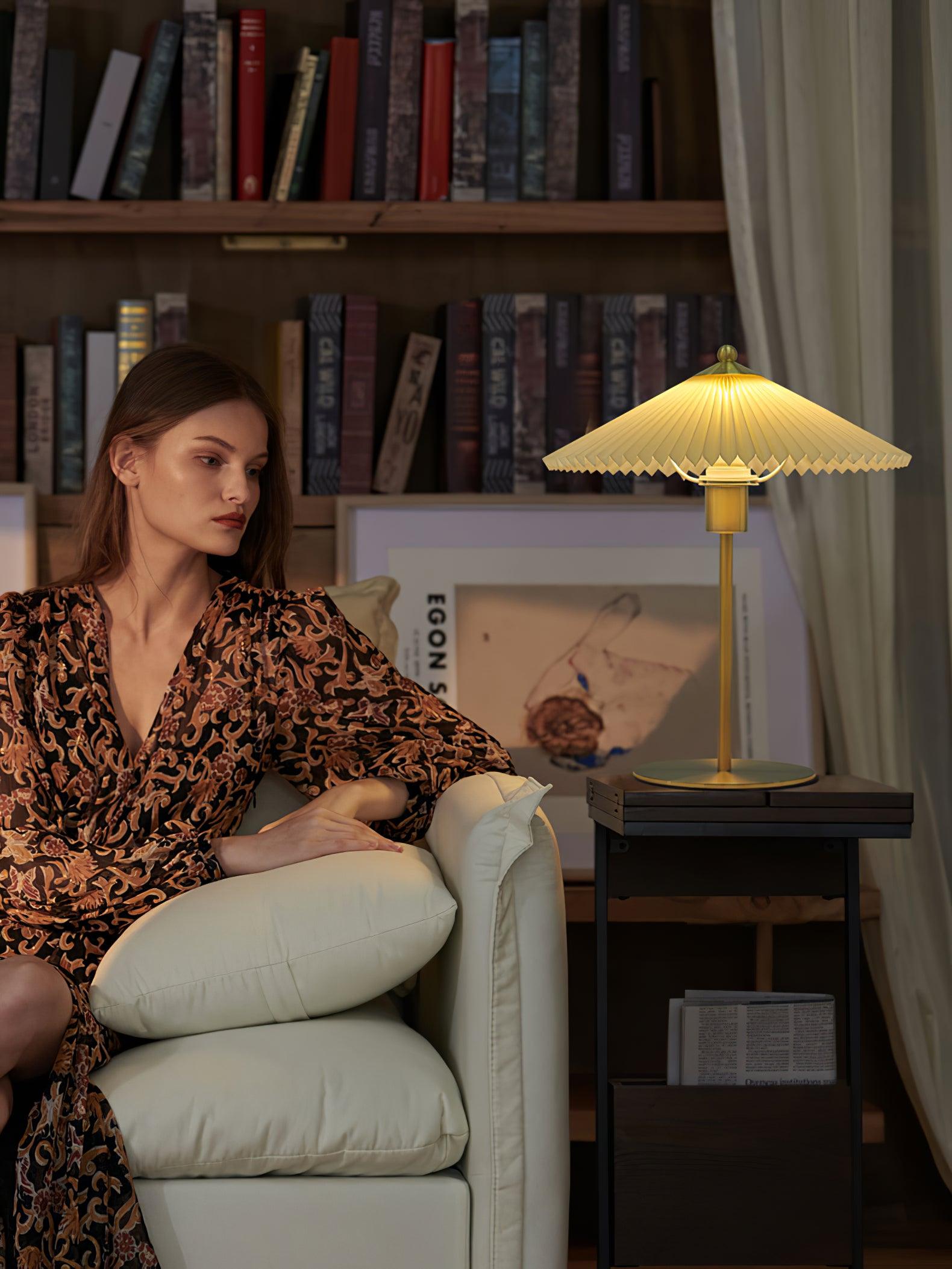 Perla Pleated Table Lamp - Vakkerlight