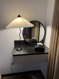 Pleated Hat Table Lamp - Vakkerlight