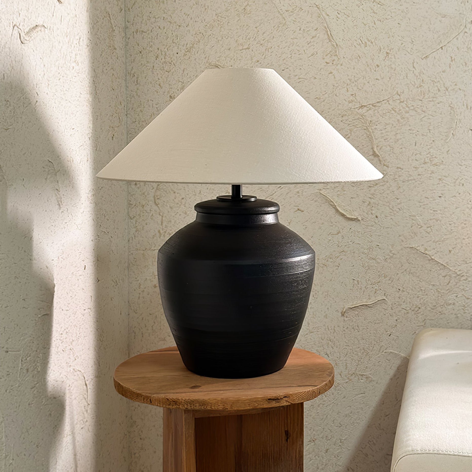 Rustic Black Ceramic Table Lamp - Vakkerlight