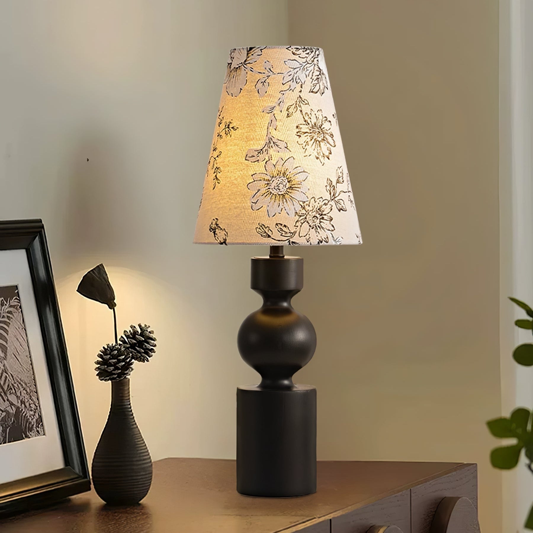 Wooden Flower Pattern Table Lamp - Vakkerlight